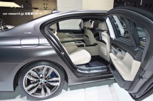 BMW M760Li xDrive ロングホイールベース　リアシート