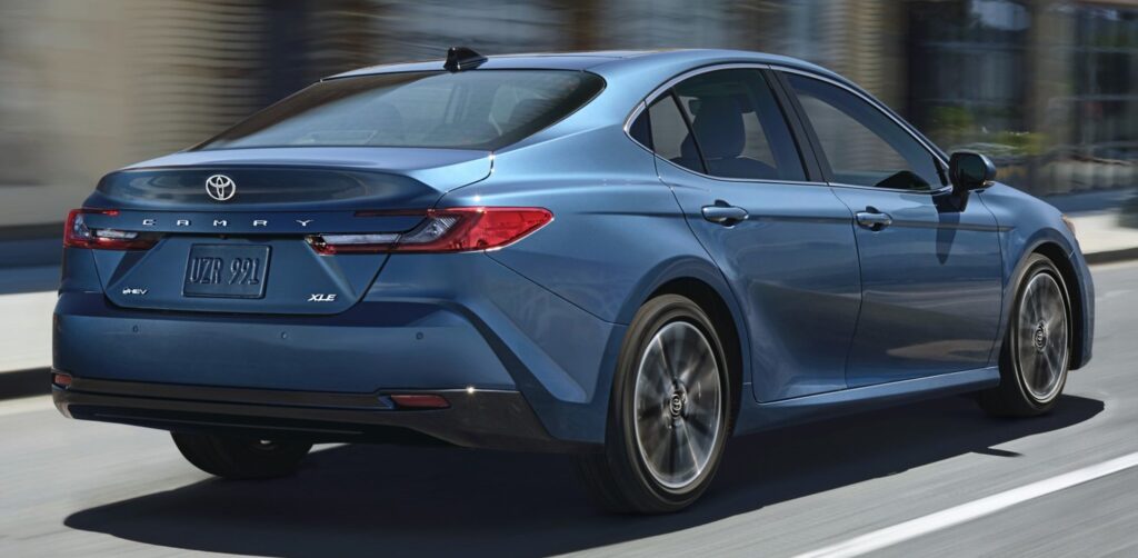 2025-toyota-camry-xse-002