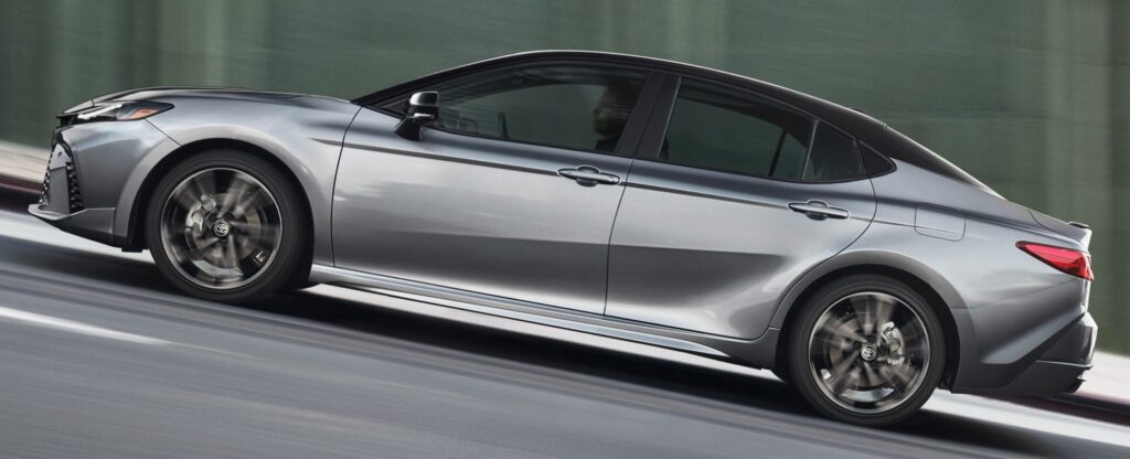 2025-toyota-camry-xse-004