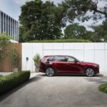 16-cx-80-ext-side-phev-charging-artisanred-int-premiummodern-whitenappaleather-l