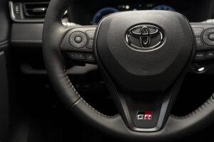 2023-rav4-hybrid-gr-sport-int-007-3