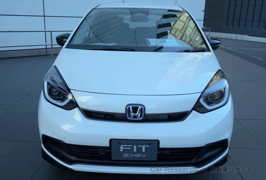 次期【フィット5】フルモデルチェンジいつ？2026年後半予想、ホンダ新開発の次世代小型e:HEV搭載か【最新情報】2025年7月一部改良、カラー変更だけで値上げ幅は56,100～89,100円