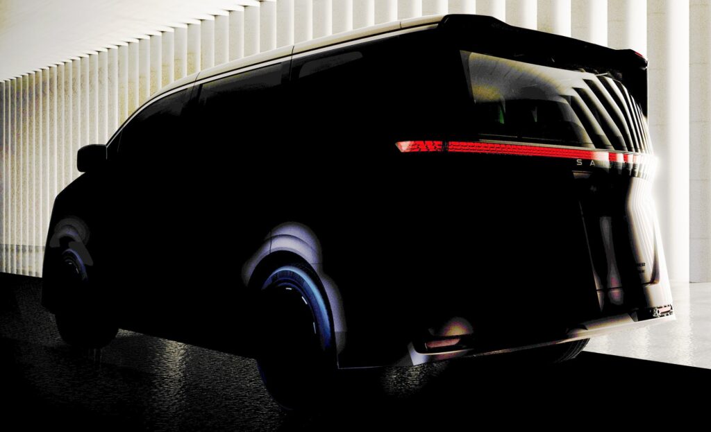 新型【エルグランド】フルモデルチェンジ発売いつ？2025年10月29日ジャパンモビリティショー初公開の可能性高まる、2026年度発売予告、第3世代e-POWER搭載、ティザー画像にe-4ORCE、現行E52型が2025年8月生産終了へ【日産最新情報/スクープ画像】次期E53型はBEVではなくハイブリッド