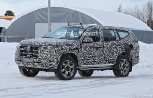 mitsubishi-pajero-sport-spy-shots-02