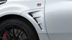 gr-yaris-05