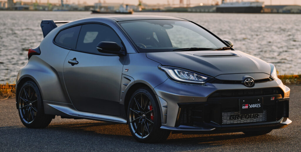 gr-yaris-12