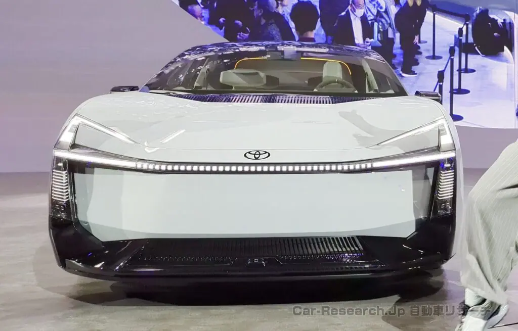 新型カローラ【ツーリング/セダン】フルモデルチェンジいつ？2026年後半以降予想、マルチパスウェイプラットフォーム採用、BEVからの派生で新開発小型エンジン搭載のHEV/PHEV、ギガキャストの採用は無しか【トヨタ最新情報】カローラコンセプト発表済み、GRとスポーツは英国で従来型の生産継続