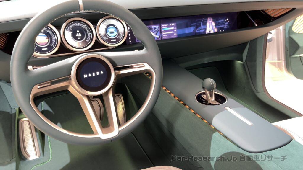 新型【MAZDA VISION X-COUPE】JMS 2025発表の“将来提案”PHEVビジョン、510PS・EV航続160km・総航続800km、2ローター“ターボ”とCNF×CO₂回収【マツダ最新情報】魂動デザイン深化の4ドア・グランクーペ全長5050×全幅1995×全高1480、ホイールベース3080