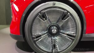 vision-x-compact-mazda2-038