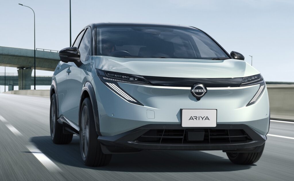 新型【アリア】マイナーチェンジ2026年2月発売予定、フェイスリフト、Google搭載、1500W給電機能、NISMOも新デザインで3月発売へ【日産最新情報】消費税込み価格 B6 2WDの667万5900円からB9 e-4ORCEの807万2900円