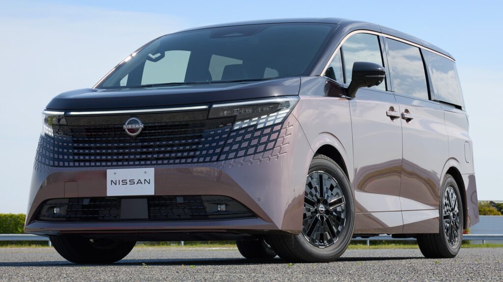 新型【エルグランド E53型】発売3か月弱、受注1万300台、G e-4ORCEなど上級仕様が9割、消費税込価格689万7,000円のエントリーXグレードは9%【日産最新情報】第3世代e-POWER＋e-4ORCEを全車採用