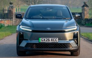 c-hr-plus-006