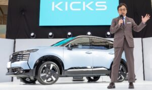kicks-p16-jpn-0011