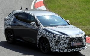 2027年モデル向けとみられるレクサスNXの偽装テストカー