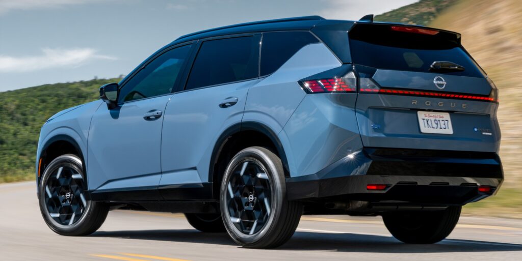 エクストレイルT34へのフルモデルチェンジはいつ？北米版の新型ローグ ハイブリッドは2026年秋から米国で発売、現行T33は2026年9月に一部仕様変更